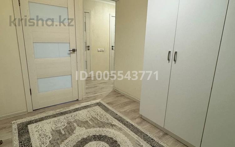 3-бөлмелі пәтер · 63 м² · 1/9 қабат, мкр Строитель 43, бағасы: 24 млн ₸ в Уральске — фото 2