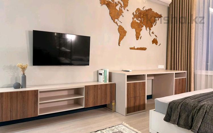 1-комнатная квартира · 40 м² · 10/12 этаж, К. Толеметова 1 за 285 000 〒 в Шымкенте, Каратауский р-н — фото 2