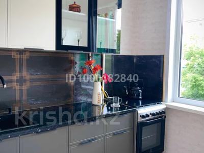2-бөлмелі пәтер · 48 м² · 3/5 қабат, Абубакира кердери, бағасы: 17.8 млн ₸ в Уральске, мкр Школьник