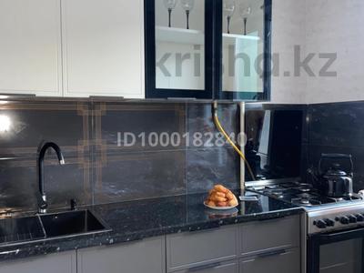 2-комнатная квартира · 48 м² · 3/5 этаж, Абубакира кердери 138 за 19.5 млн 〒 в Уральске, мкр Школьник