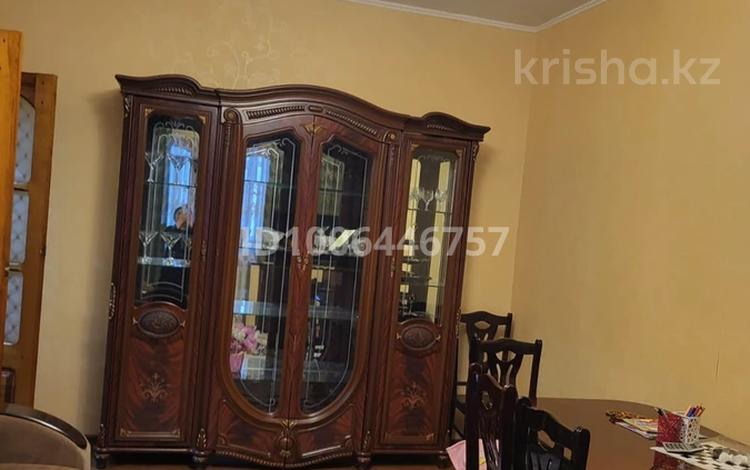 4-комнатная квартира · 85 м² · 3/5 этаж, мкр Акбулак, Жунусалиева 2/18 2 — Абая за 200 000 〒 в Таразе — фото 2