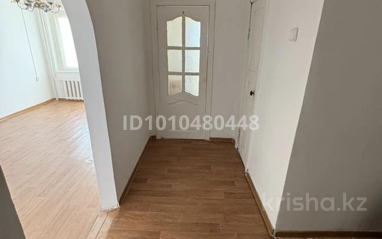 1-бөлмелі пәтер · 38 м² · 1/5 қабат, 4 микрорайон 5, бағасы: 10 млн ₸ в Аксае — фото 8