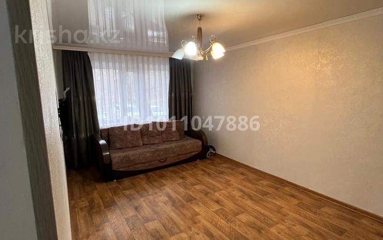 2-бөлмелі пәтер · 45 м² · 1/5 қабат, мкр Юго-Восток, Строителей 17 — Рынок Арай, бағасы: ~ 16.4 млн ₸ в Караганде, Казыбек би р-н — фото 4