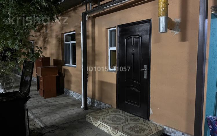 Отдельный дом · 2 комнаты · 55 м² · 5 сот., Аяпов 37 — Арай памятник за 60 000 ₸ в  — фото 2