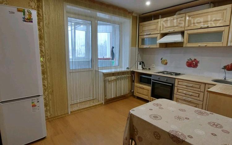 1-комнатная квартира, 47 м², 2/9 этаж помесячно, Жабаева 71а за 150 000 〒 в Петропавловске — фото 2
