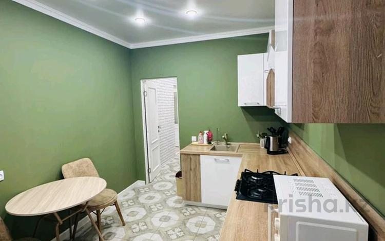 1-комнатная квартира · 35 м² · 5/7 этаж, Бокенбай батыр 155/3 — Находится возле новой супермаркет Дины на микрорайоне Юнис сити за 150 000 ₸ в Актобе, мкр Авиатор — фото 2