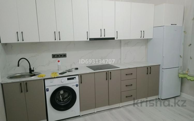 1-комнатная квартира, 41 м², 7/12 этаж помесячно, Райымбека 351/1 — Оптовики за 220 000 〒 в Алматы — фото 2