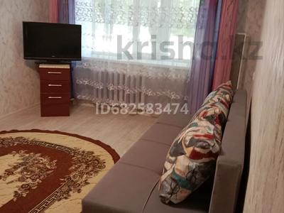 1-комнатная квартира, 32 м², 1/9 этаж посуточно, мкр 8 — Братьев Жубановых за 5 000 〒 в Актобе, мкр 8