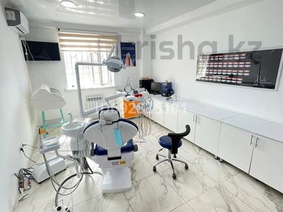 Офисы, магазины и бутики, салоны красоты, медцентры и аптеки, образование · 150 м² за 65 млн 〒 в Атырау, мкр Центральный