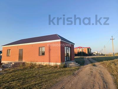 Отдельный дом · 2 комнаты · 75 м², мкр Жастар 2, Султанбек Кожанов 2А — Возле ресторана &quot;Алтын Уя&quot; за 280 000 〒 в Актобе, жилой массив Жанаконыс