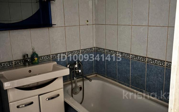 1-комнатная квартира · 35.9 м² · 2/5 этаж, мкр 11, Мкр 11. Станционная 33 за 6 млн ₸ в Актобе — фото 2