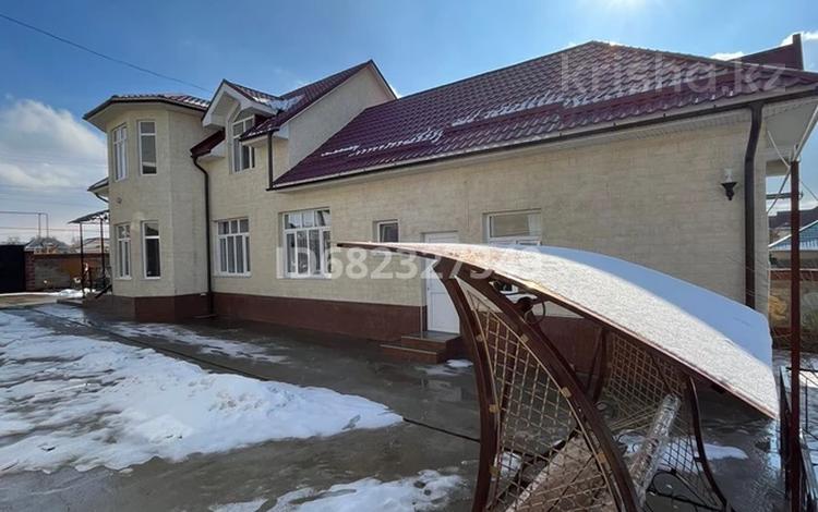 Отдельный дом • 10 комнат • 650 м² • , Ахматова 11 за 65 млн 〒 в им. Турара рыскуловой — фото 2