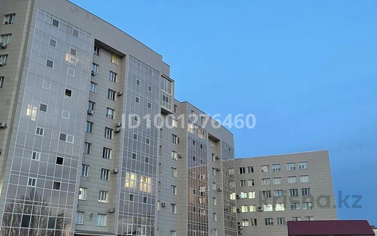 1-комнатная квартира · 50 м² · 8/16 этаж, мкр Юго-Восток, Республики 42 за 29.9 млн ₸ в Караганде, Казыбек би р-н — фото 5