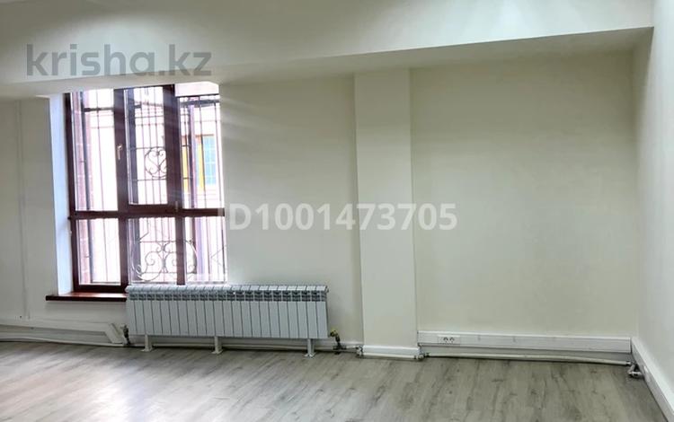 Офисы, образование, конференц-залы, кабинеты и рабочие места · 33 м² за 385 000 ₸ в Астане — фото 2