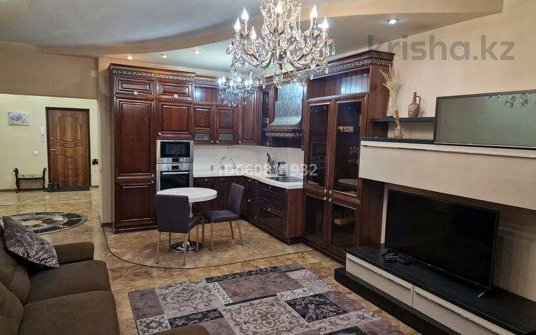 3-комнатная квартира · 97 м² · 5/12 этаж, Зенкова 59 — Кабанбай батыра за 600 000 〒 в Алматы, Медеуский р-н — фото 9