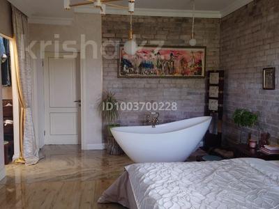 7-комнатная квартира · 242 м² · 2/5 этаж, мкр Кунгей , Турекулова за 89 млн 〒 в Караганде, Казыбек би р-н