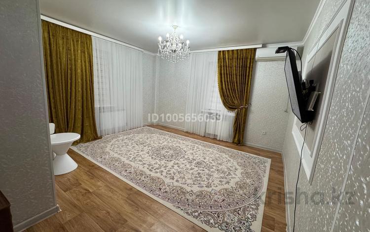 2-бөлмелі пәтер · 63.7 м² · 12/12 қабат, 33-й мкр 22, бағасы: 15.5 млн ₸ в Актау — фото 2