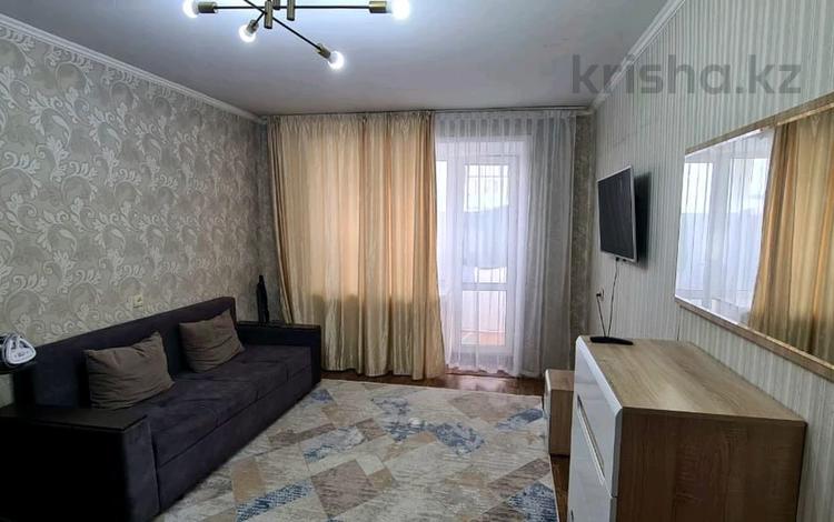 1-комнатная квартира · 45 м² · 3/5 этаж, Иртышская 11 — 1000 мелочей-океан за 10 000 〒 в Семее — фото 4