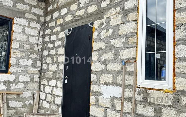 Жеке үй · 2 бөлме · 100 м² · 9 жүзд., мкр Аксай-2, 23 4, бағасы: 13.5 млн ₸ в Атырау — фото 2