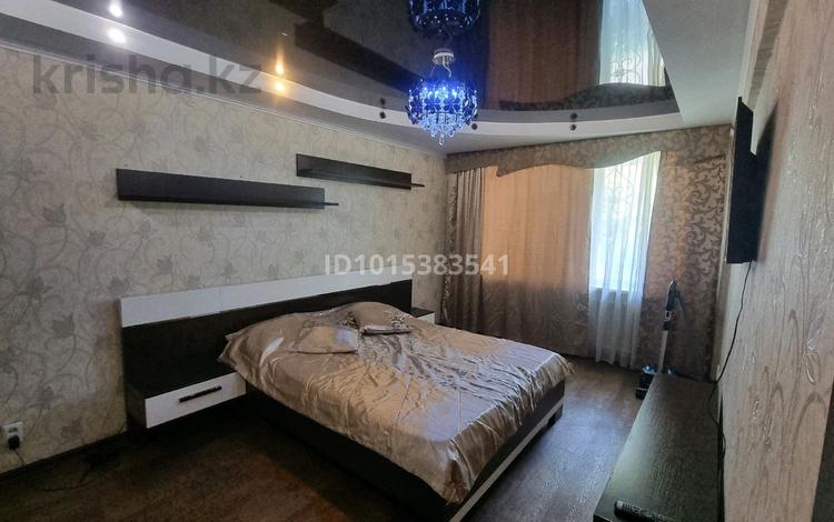 3-комнатная квартира · 70 м² · 1/5 этаж, Мызы 17/1 за 350 000 ₸ в Усть-Каменогорске — фото 2