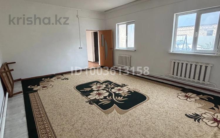 Отдельный дом · 2 комнаты · 80 м², мкр Аксай-2, 26 — Анашым за 55 000 〒 в Атырау — фото 2