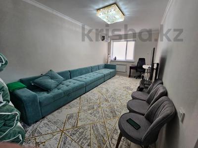 2-комнатная квартира, 54 м², 1/10 этаж, абая 26 за 26 млн 〒 в Атырау