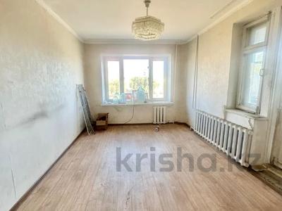 2-комнатная квартира · 54 м² · 3/9 этаж, Мкр Строитель за 15.3 млн 〒 в Уральске