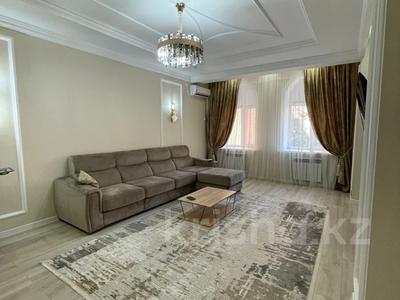 2-комнатная квартира · 87 м² · 1/7 этаж, акжарма 10 7 за 35.6 млн 〒 в Атырау