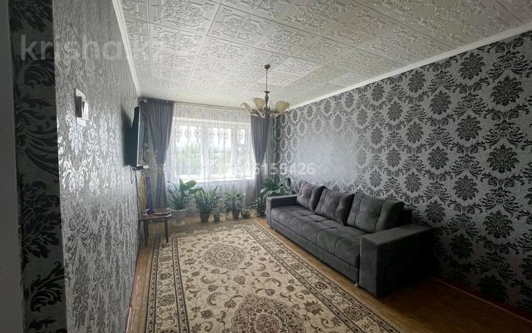 3-комнатная квартира, 69 м², 3/5 этаж, Королёва 12 за 13 млн 〒 в Карабулаке — фото 2
