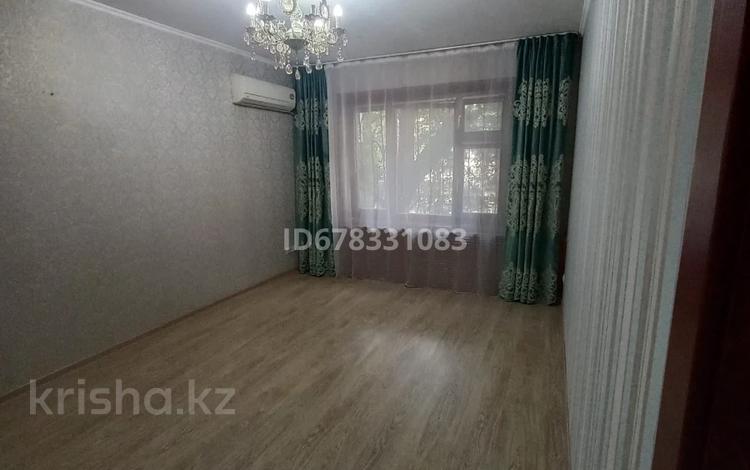 2-комнатная квартира, 50 м², 1/5 этаж помесячно, Маншук Маметовой 105