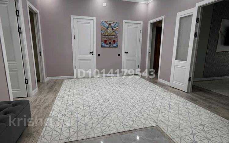 4-комнатная квартира · 150 м² · 9/9 этаж, 16-й мкр 14 за 45.5 млн ₸ в Актау — фото 2