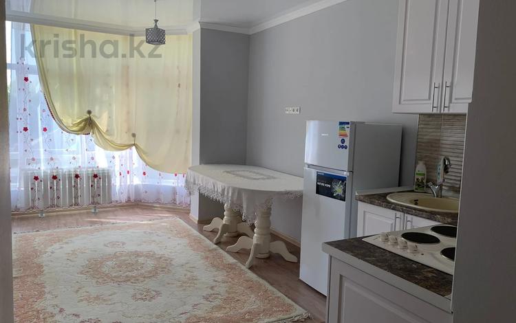 2-комнатная квартира, 50 м², 4/5 этаж помесячно, мкр Думан-2 12