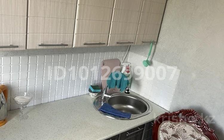 1-комнатная квартира · 36 м² · 5/5 этаж, Пришахтинск, 22й микрорайон 12 — 32 школа за 120 000 ₸ в Караганде, Алихана Бокейханова р-н — фото 2