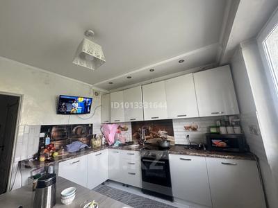 2-комнатная квартира · 64.5 м² · 3/10 этаж, мкр Аксай-1 11/10 — Толе би - Момышулы за 47 млн ₸ в Алматы, Ауэзовский р-н