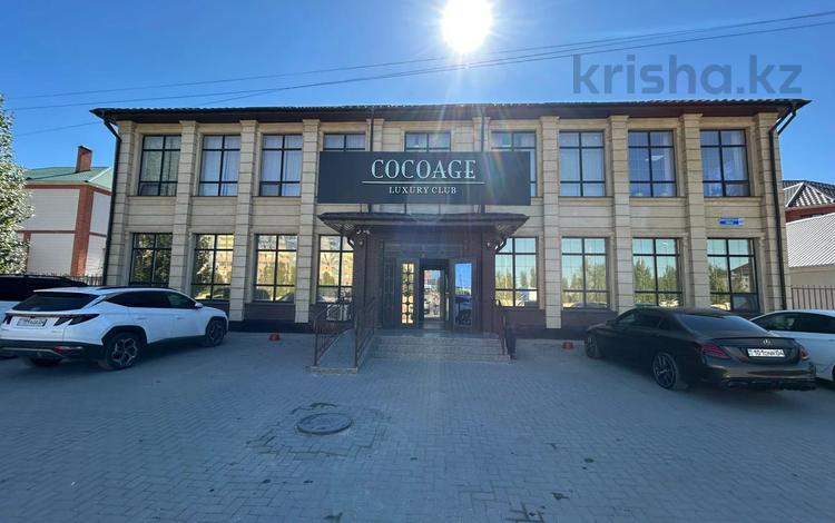 Свободное назначение, офисы, магазины и бутики, салоны красоты, медцентры и аптеки · 802 м² за 3.2 млн ₸ в Актобе, мкр 12 — фото 2
