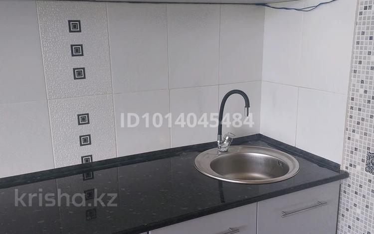1-бөлмелі пәтер · 36 м² · 3/5 қабат, 11 микрорайон 12 дом — Школа ноиер 3, бағасы: 5 млн ₸ в Житикаре — фото 2