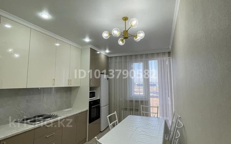 2-комнатная квартира · 70 м² · 8/12 этаж, мкр Шымсити уч. 35/1 за 250 000 ₸ в Шымкенте, Абайский р-н — фото 2
