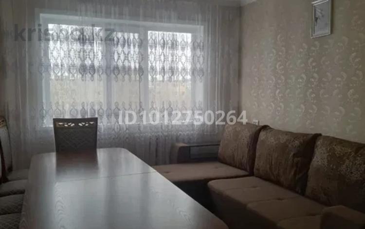 3-бөлмелі пәтер · 64 м² · 4/5 қабат, 6 микрорайон 22 — Школа номер 7.8 . детские сады , торговые дома и магазины . ТЦ « Сибирь», бағасы: 10 млн ₸ в Степногорске — фото 2