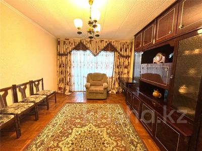 3-бөлмелі пәтер, 60 м², 3/5 қабат, мкр Михайловка , Крылова 60, бағасы: 20 млн 〒 в Караганде, Казыбек би р-н