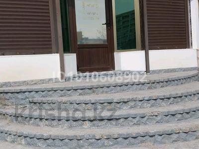 Офисы, магазины и бутики, салоны красоты, фитнес и спорт, медцентры и аптеки, кабинеты и рабочие места, студии · 100 м² за 400 000 〒 в Актау, 12-й мкр