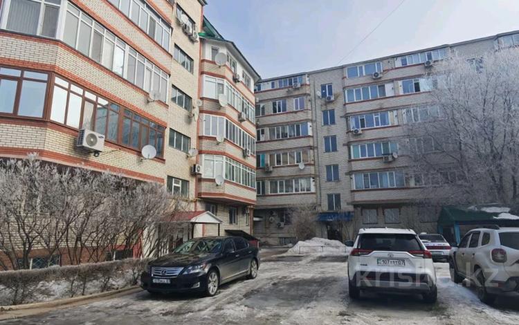 3-бөлмелі пәтер · 83 м² · 6/6 қабат, мкр Женис 21, бағасы: 150 000 ₸ в Уральске — фото 2