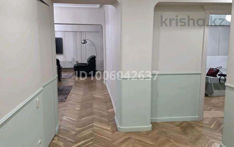 4-комнатная квартира · 135 м² · 2/7 этаж, Абылай Хана 74 — Гастроном Юбилейный, Абылай Хана уг. Гоголя за 150 млн ₸ в Алматы, Алмалинский р-н — фото 2