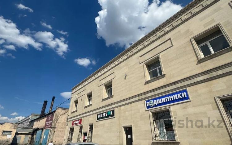 Свободное назначение, офисы, магазины и бутики, склады · 300 м² за 600 000 ₸ в Караганде, Казыбек би р-н — фото 2