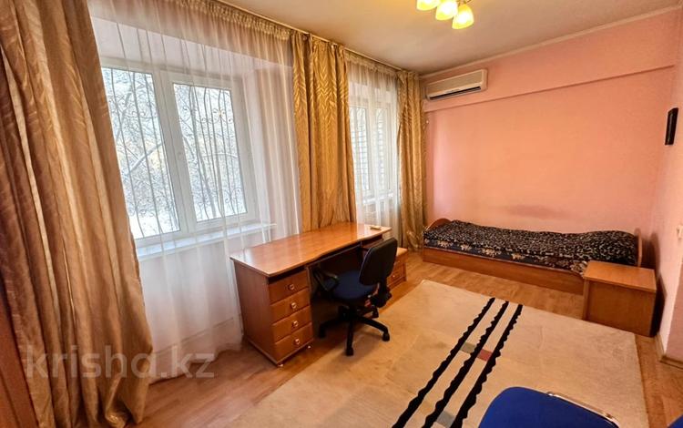 3-комнатная квартира, 90 м², 3/5 этаж, Абая — Манаса