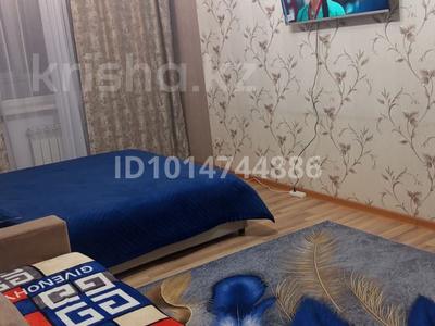 3-комнатная квартира · 58 м² · 2/5 этаж, 6й микрорайон 2 — Вокзал за 18 000 ₸ в Караганде, Казыбек би р-н