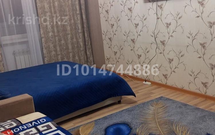 3-комнатная квартира · 58 м² · 2/5 этаж, 6й микрорайон 2 — Вокзал за 20 000 ₸ в Караганде, Казыбек би р-н — фото 9