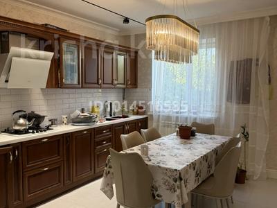 Отдельный дом · 6 комнат · 220 м² · 10 сот., мкр Атырау, Кагазова за 70 млн ₸
