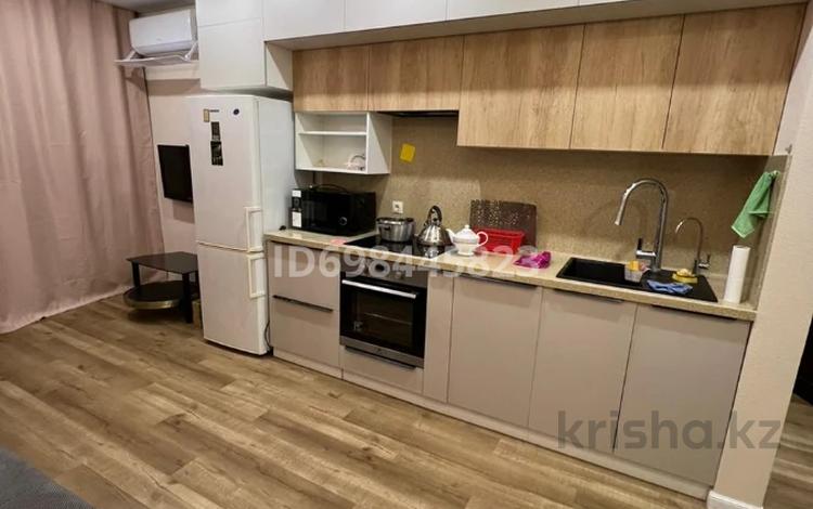 1-комнатная квартира, 40 м², 7/12 этаж помесячно, мкр Шугыла, Коктерек 139/7 за 250 000 〒 в Алматы, Наурызбайский р-н — фото 2