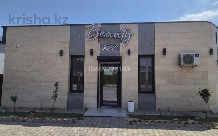 Салоны красоты · 40 м² за 50 000 ₸ в Атырау, мкр Самал — фото 24
