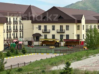 2-бөлмелі пәтер · 84 м² · 5/5 қабат, Дружбы народов 2/3, бағасы: 42.9 млн ₸ в Усть-Каменогорске